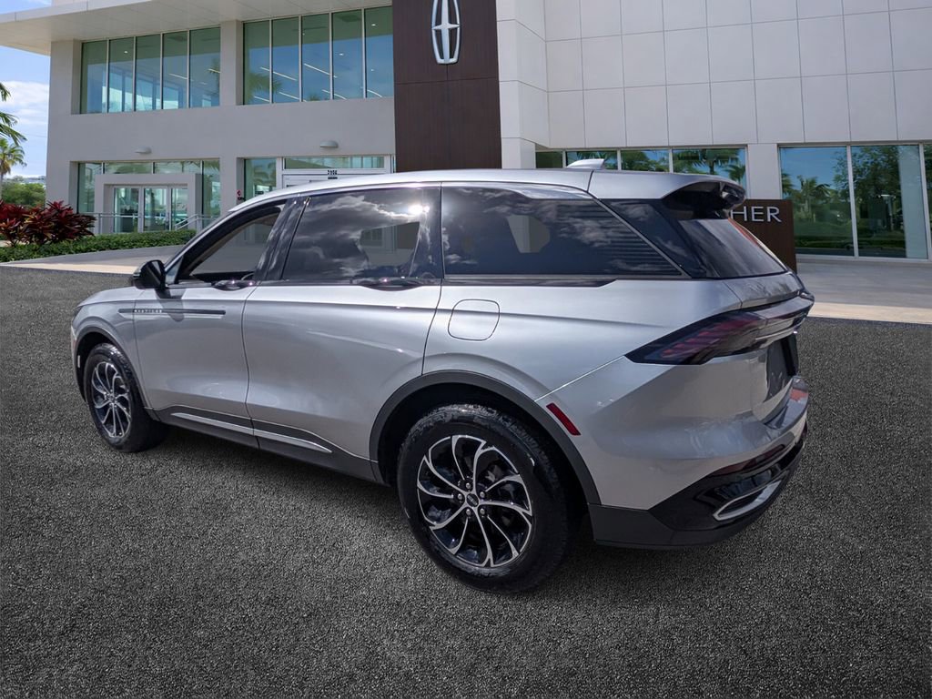 Certified 2025 Lincoln Nautilus Premier image 5