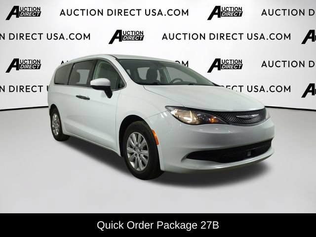 Used 2021 Chrysler Voyager L FWD image 2