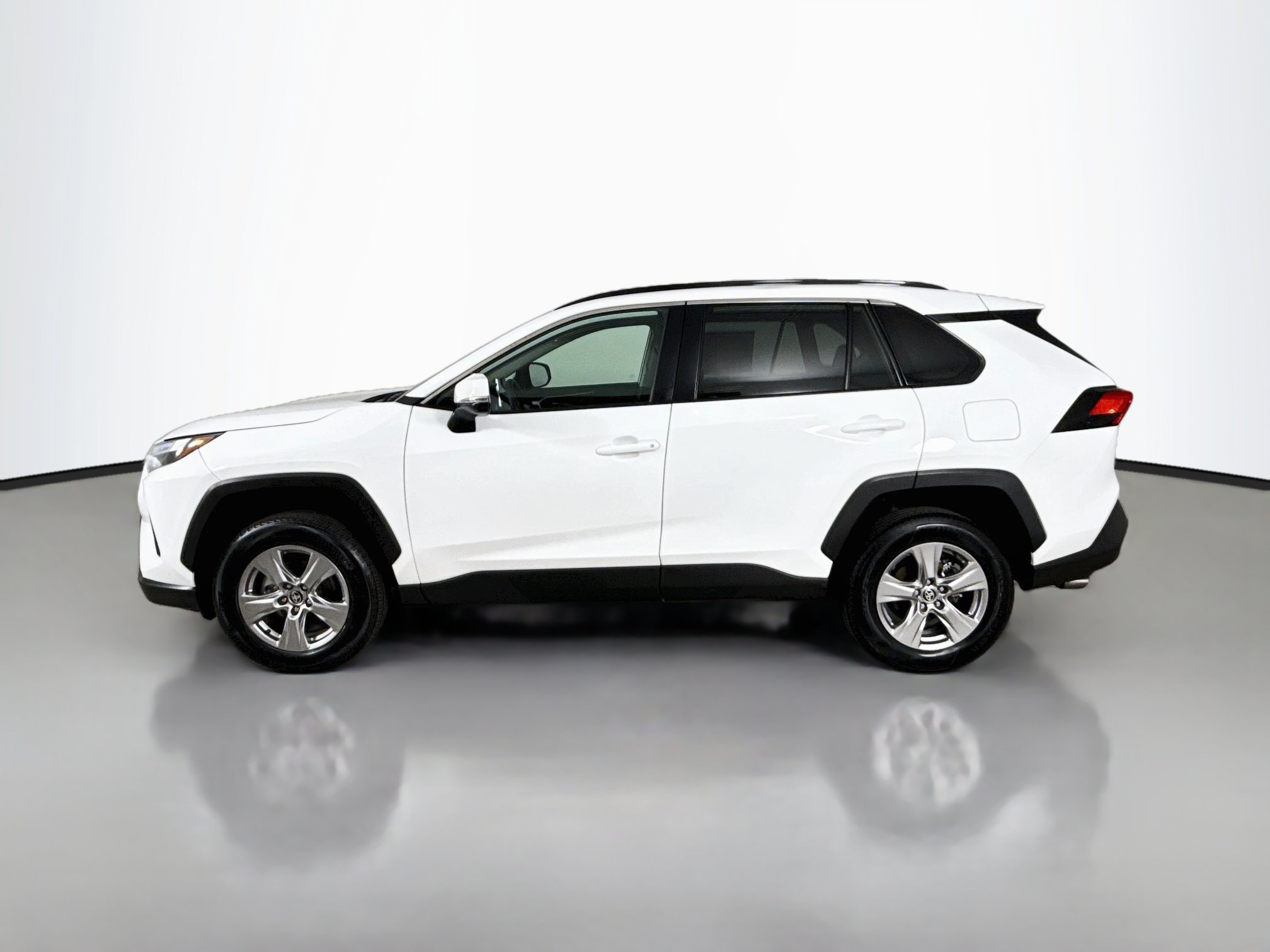 Certified 2025 Toyota RAV4 XLE AWD/4WD image 4