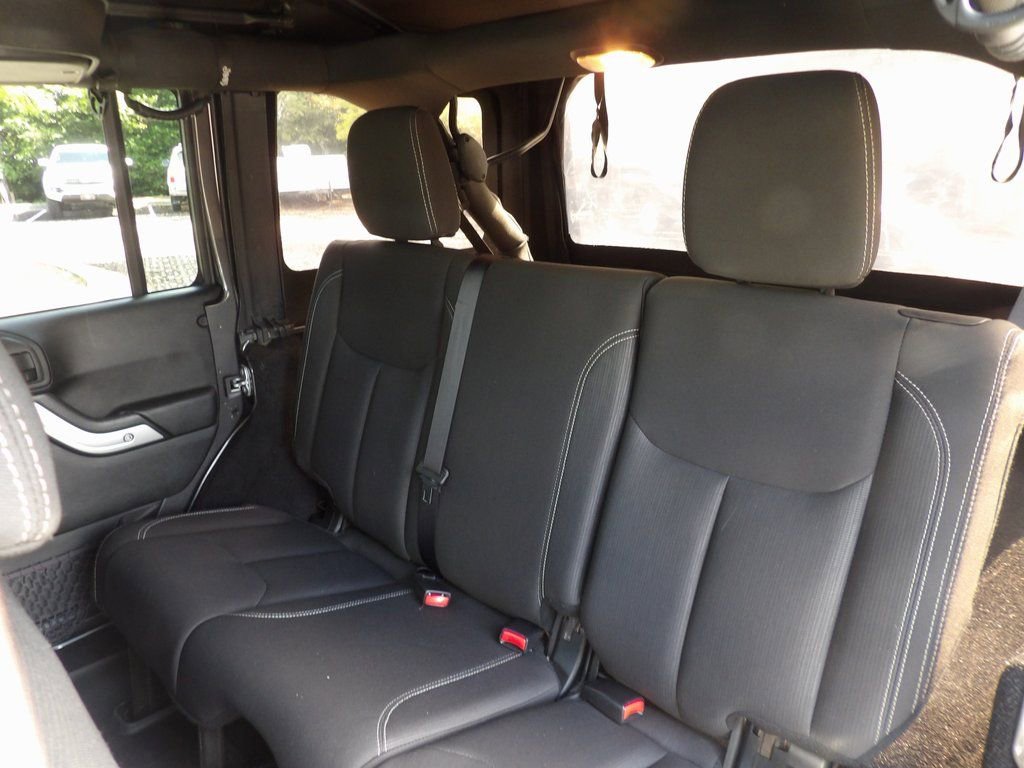 Used 2017 Jeep Wrangler Unlimited Sahara w/ Connectivity Group image 19