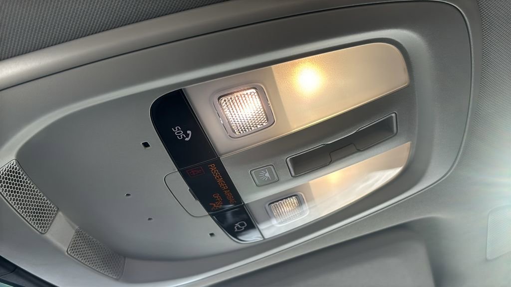 Certified 2025 Volvo XC60 B5 Plus AWD/4WD image 22