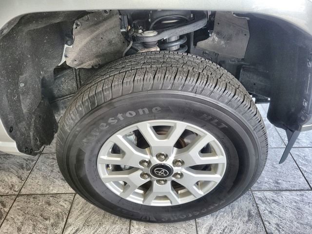 Certified 2024 Toyota Tacoma SR5 AWD/4WD image 10