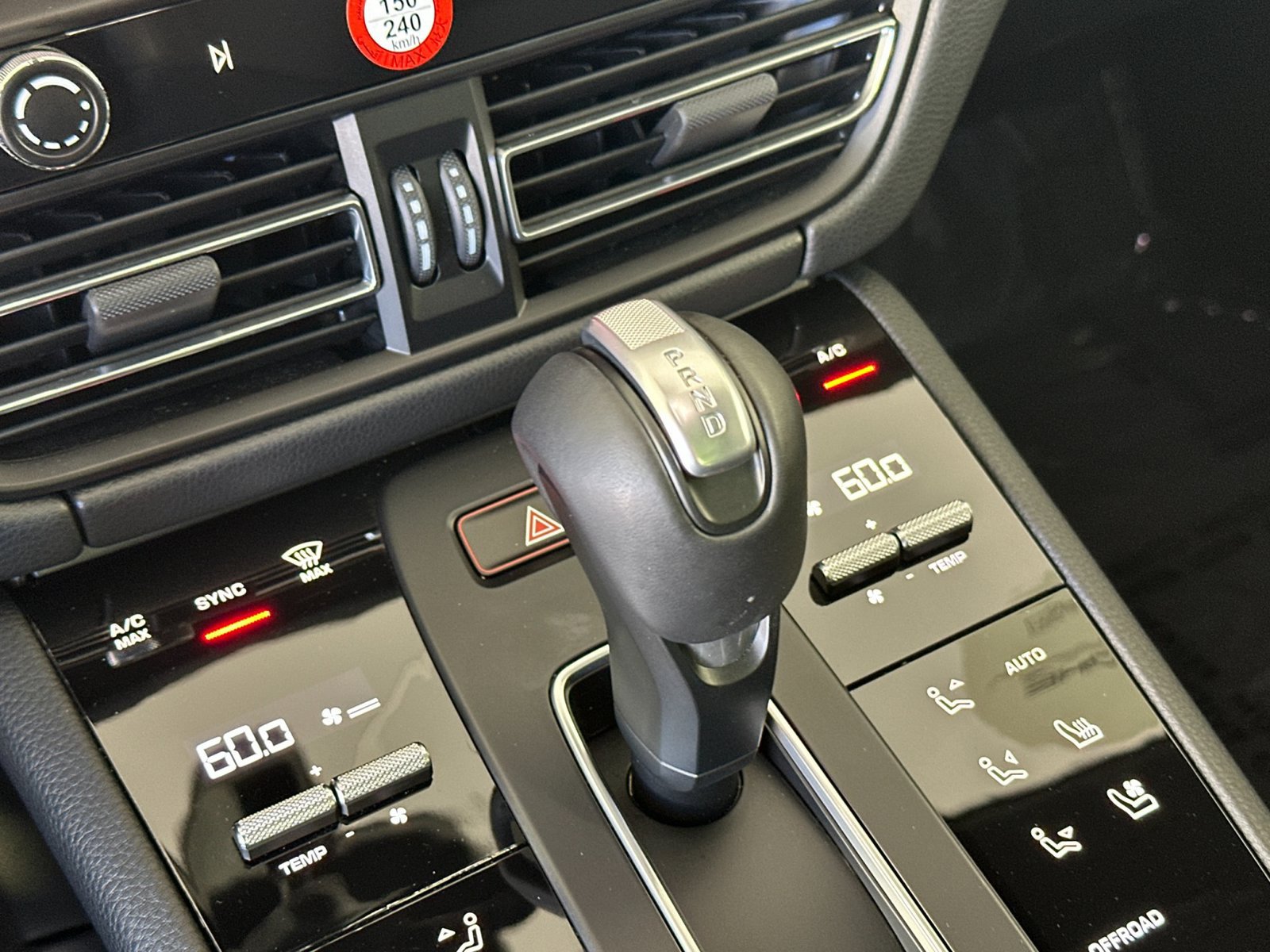 Certified 2026 Porsche Macan AWD/4WD image 25