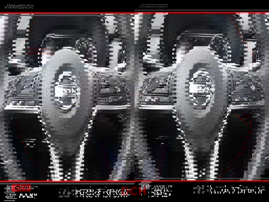 Used 2024 Nissan Versa SR image 9