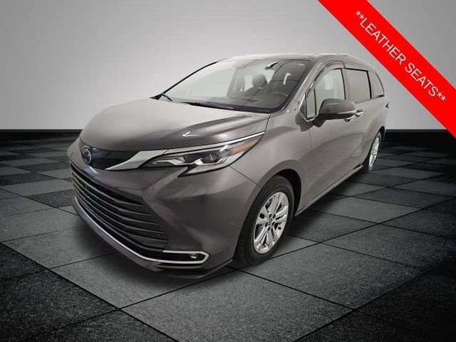 Used 2023 Toyota Sienna Platinum image 3