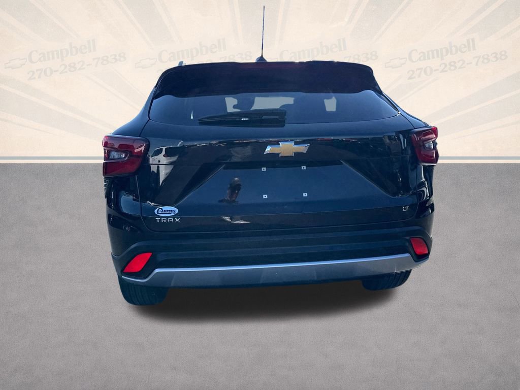 Used 2025 Chevrolet Trax LT w/ LT Convenience Package image 4