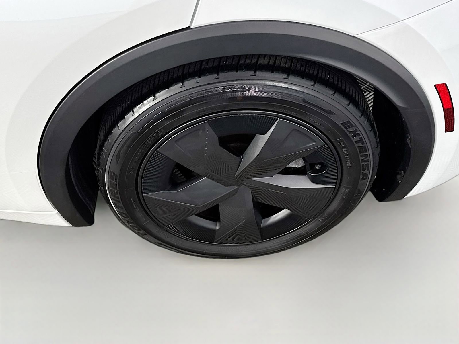 Used 2024 Toyota Prius LE AWD/4WD image 19