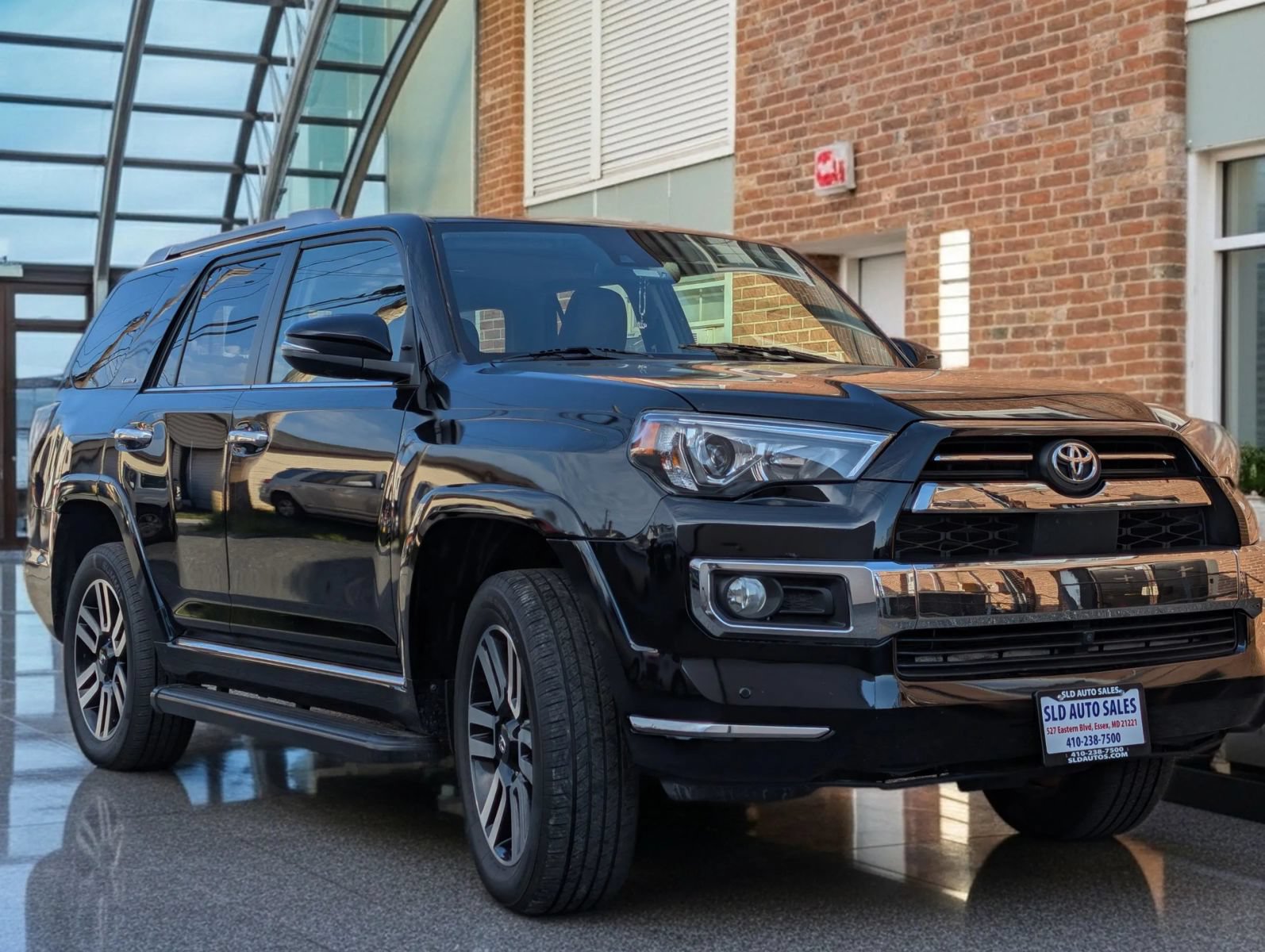 Used 2022 Toyota 4Runner Limited AWD/4WD image 3