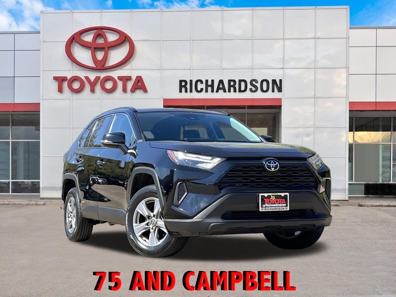 Used 2025 Toyota RAV4 XLE AWD/4WD image 1