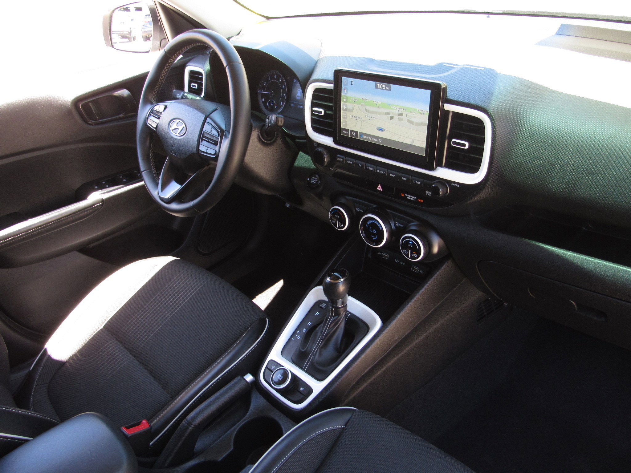 Used 2022 Hyundai Venue Limited FWD image 9