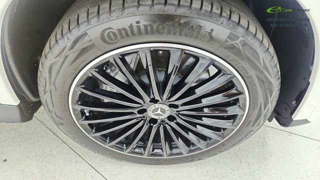 Used 2025 Mercedes-Benz GLC 300 4MATIC image 56