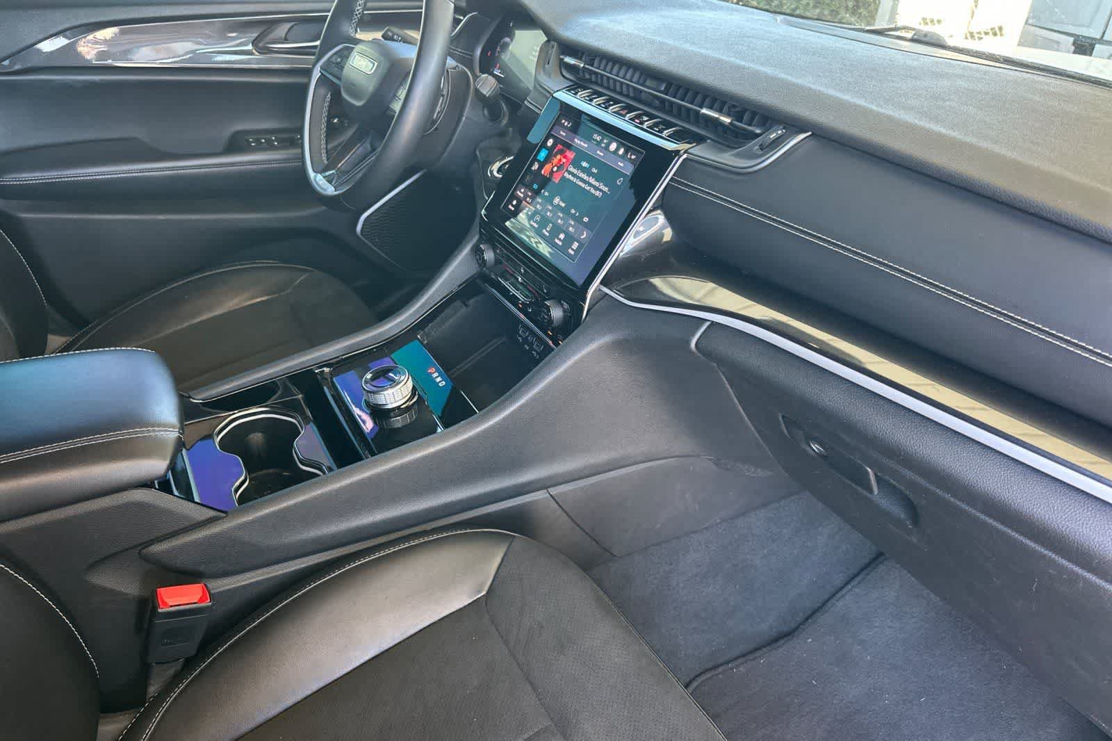 Used 2022 Jeep Grand Cherokee L Laredo RWD image 19