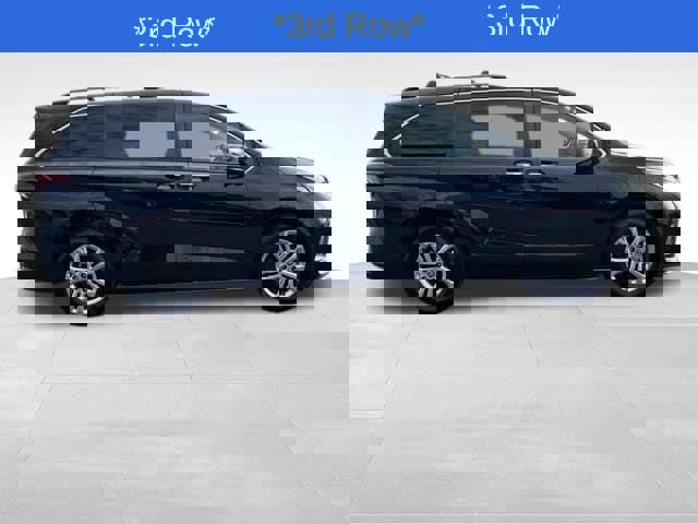 Used 2022 Toyota Sienna XSE w/ XSE Plus Package image 2