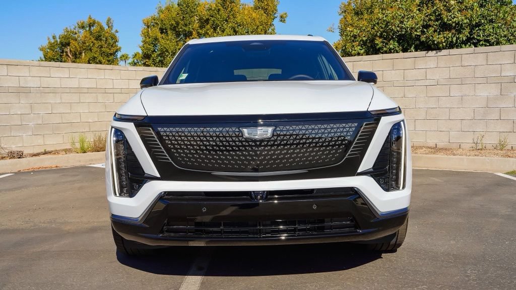 New 2027 Cadillac Vistiq Sport w/ LPO, Floor Liner Package AWD/4WD image 4