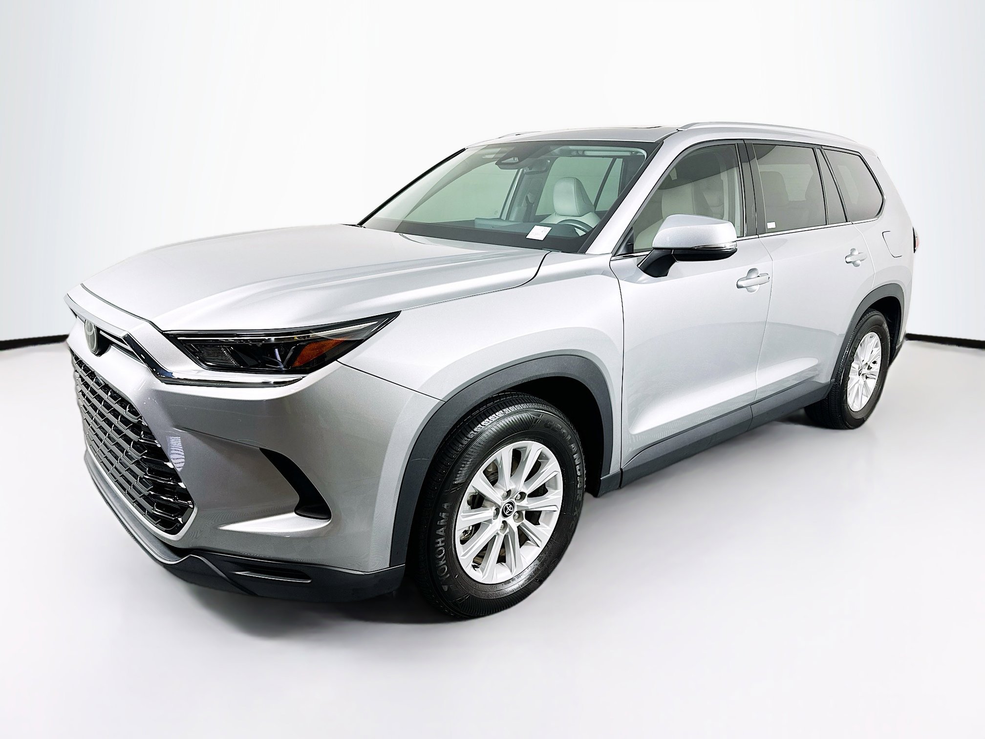 Used 2024 Toyota Grand Highlander XLE image 3