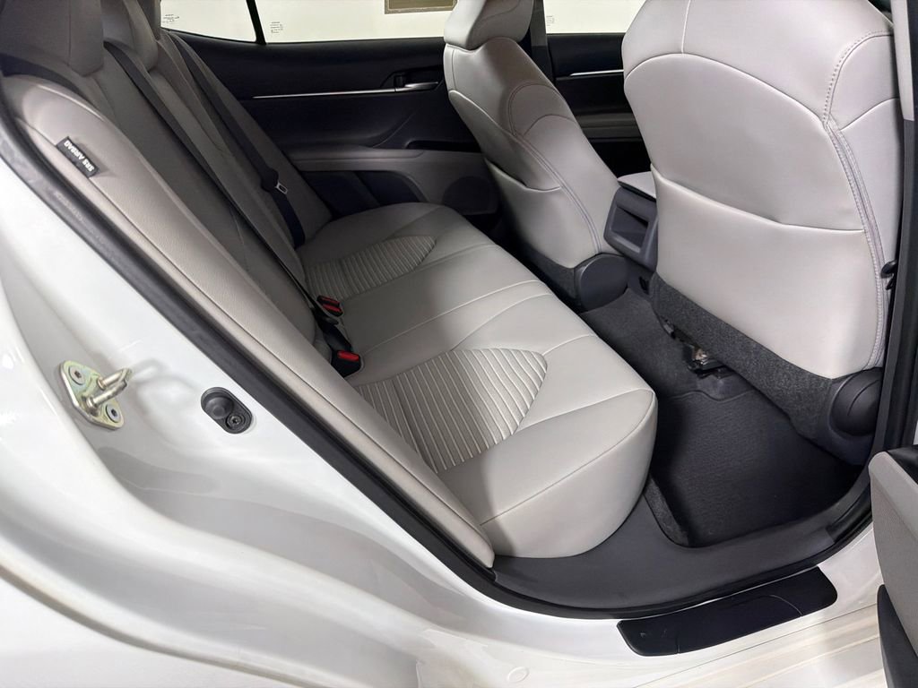 Used 2020 Toyota Camry SE FWD image 15