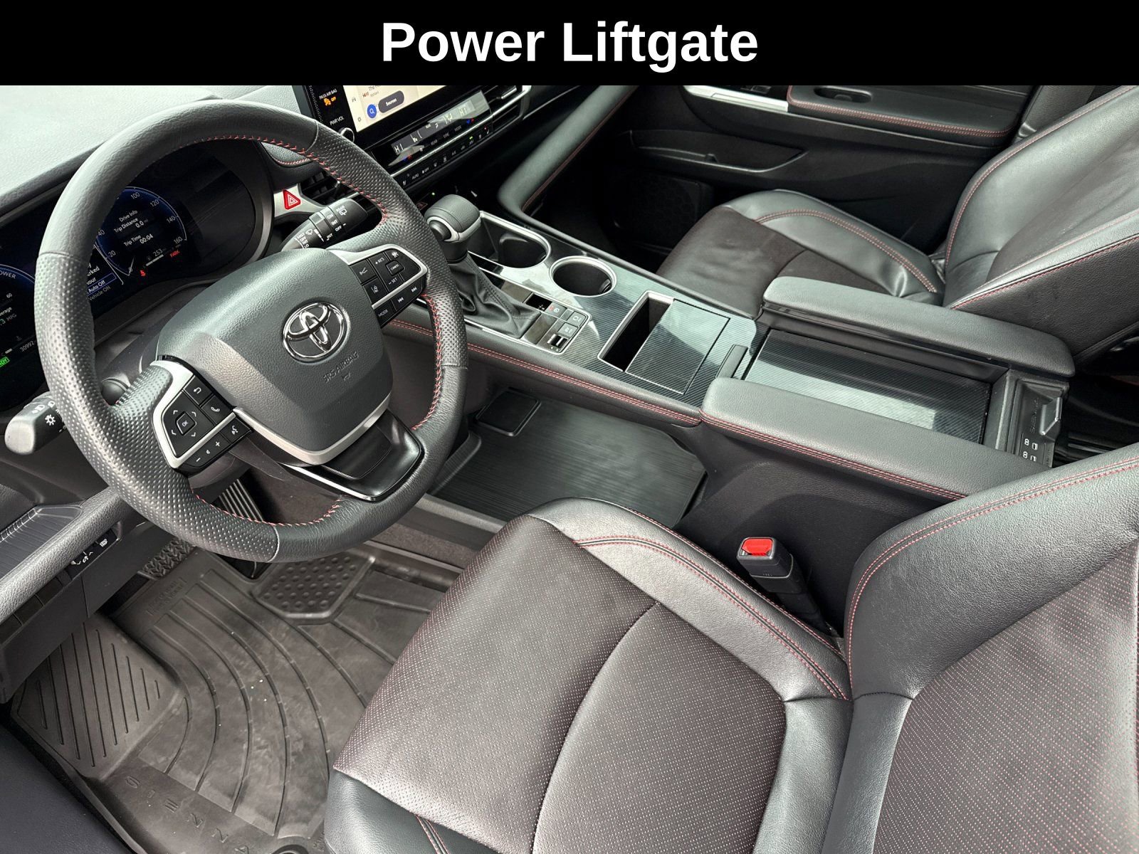 Used 2025 Toyota Sienna XSE w/ XSE Premium Package image 9