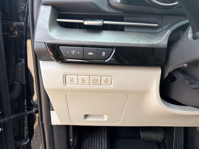 Used 2024 Kia Carnival EX FWD image 3