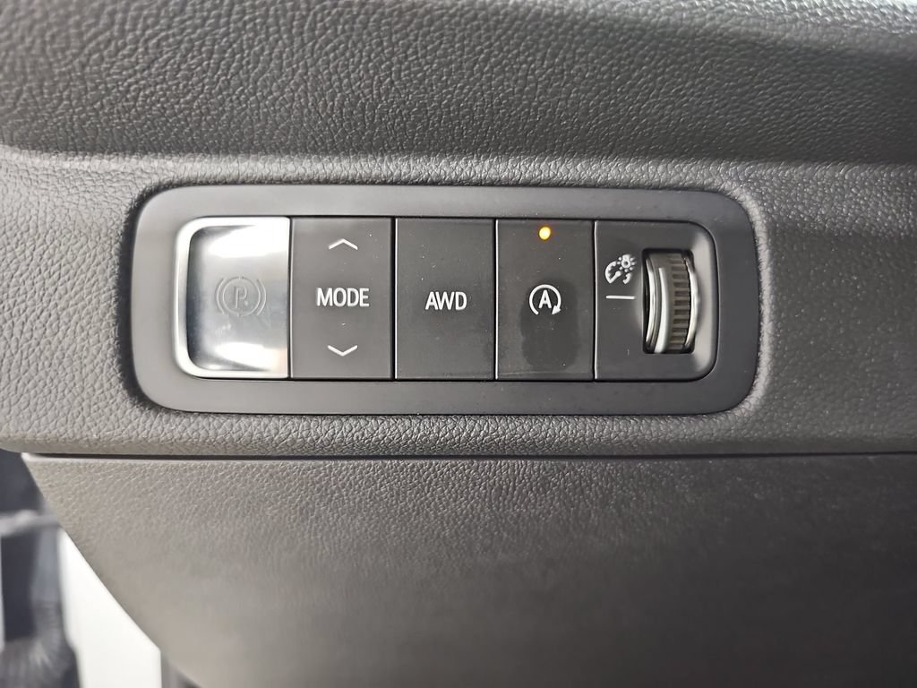 Used 2025 Chevrolet Traverse LT AWD/4WD image 33