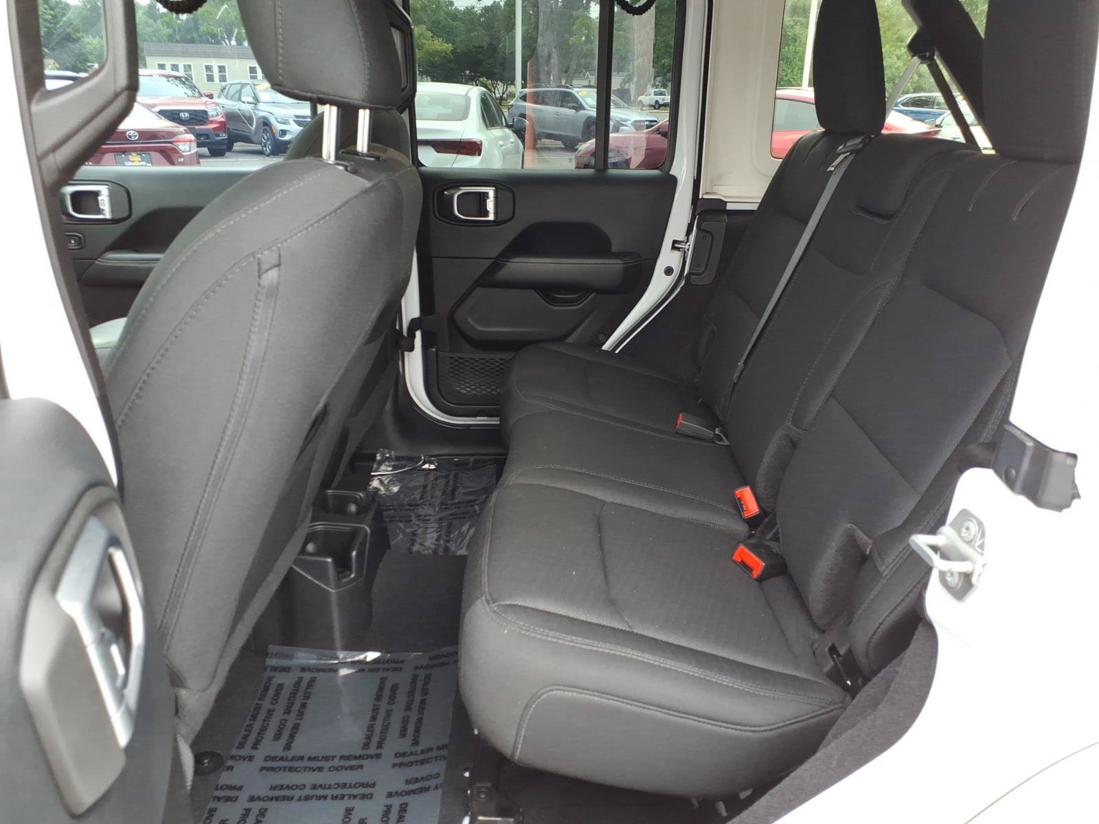 Used 2019 Jeep Wrangler Unlimited Sahara w/ Uconnect 4C Nav & Sound Group AWD/4WD image 6