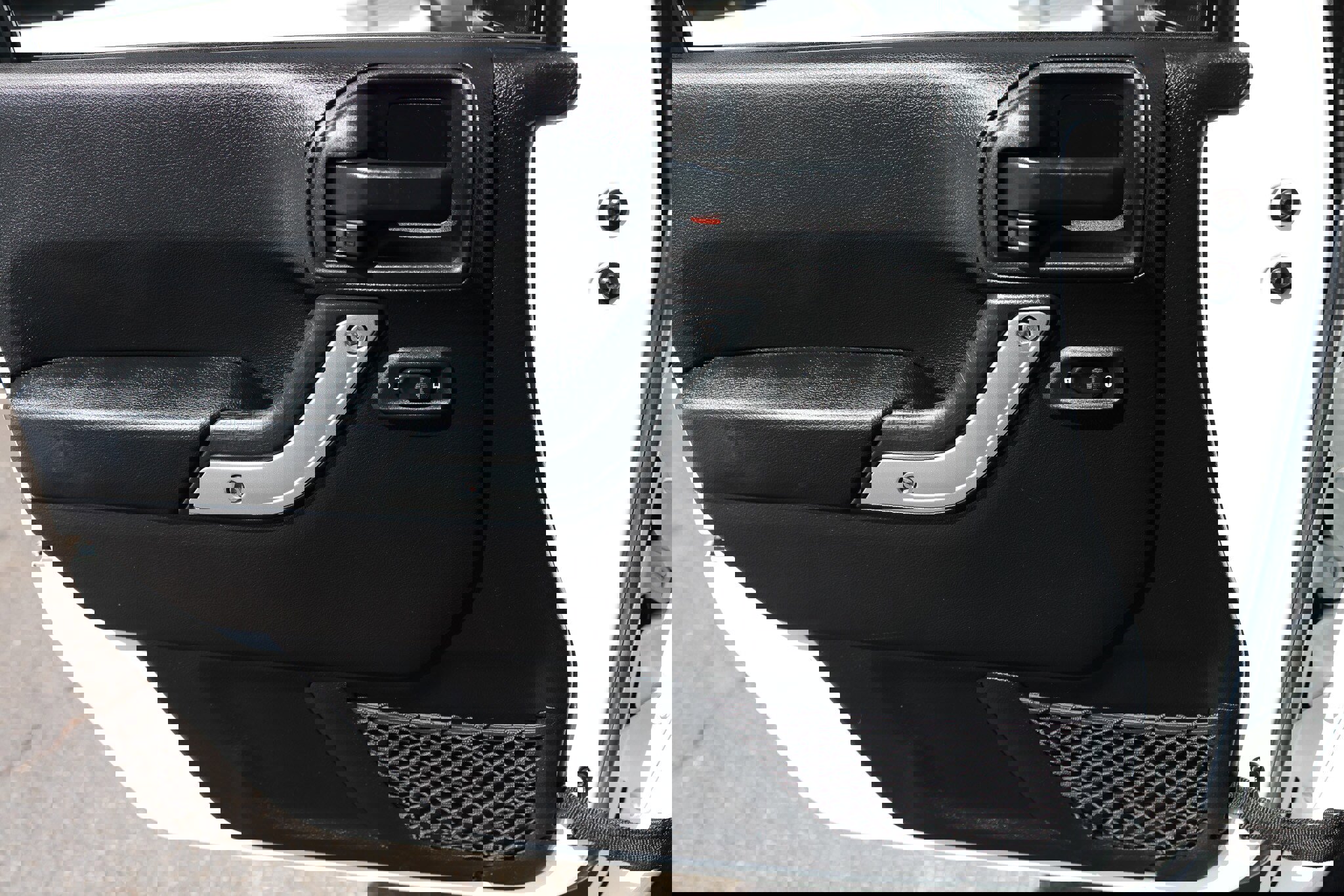 Used 2015 Jeep Wrangler Sahara w/ Connectivity Group image 42