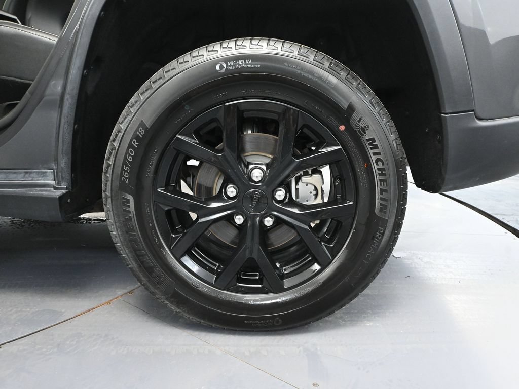 Used 2024 Jeep Grand Cherokee Altitude AWD/4WD image 10