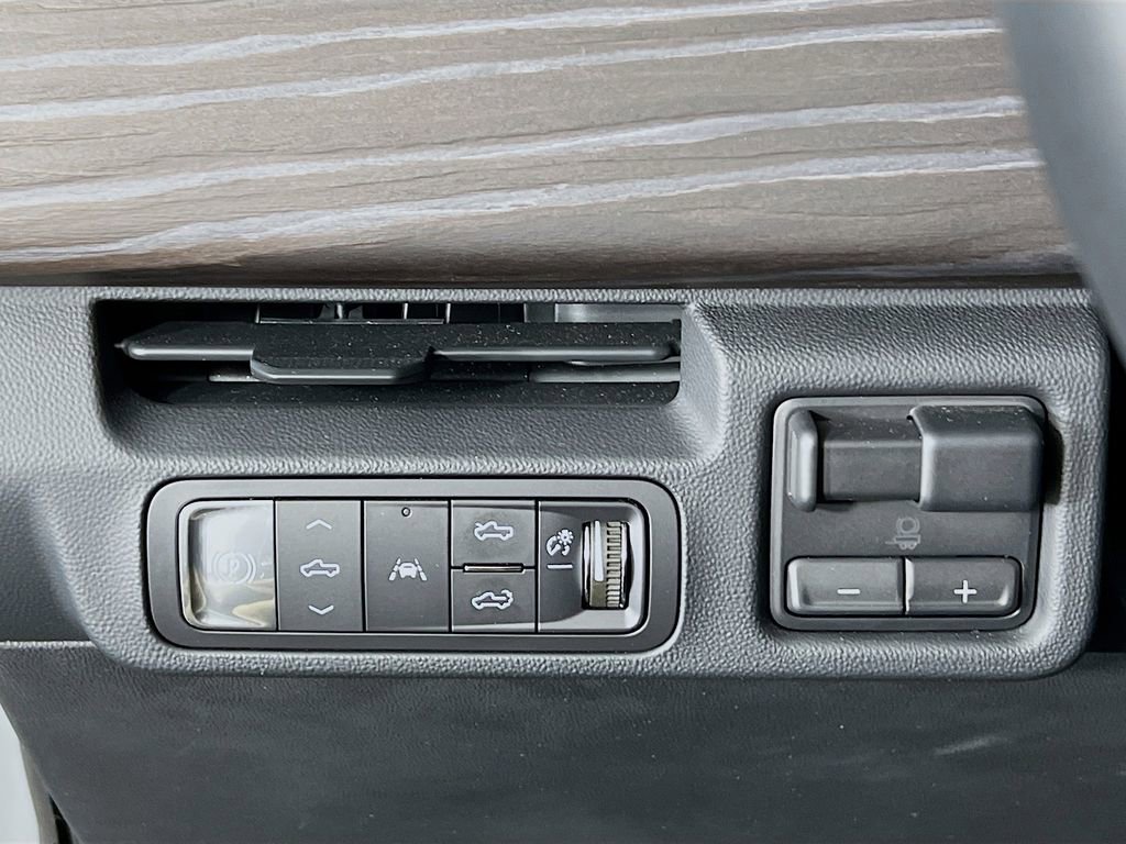 Certified 2025 GMC Sierra EV Denali image 10