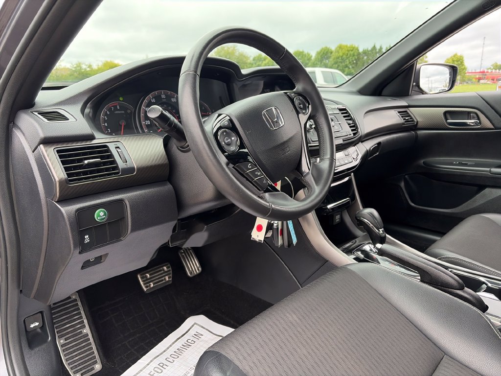 Used 2017 Honda Accord Sport image 14
