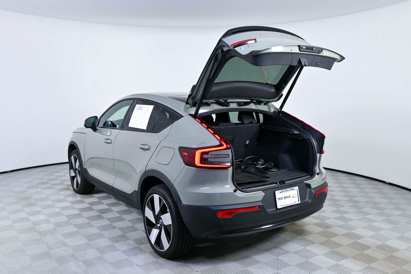 Certified 2023 Volvo C40 P8 Recharge Ultimate w/ Protection Package Premier AWD/4WD image 32
