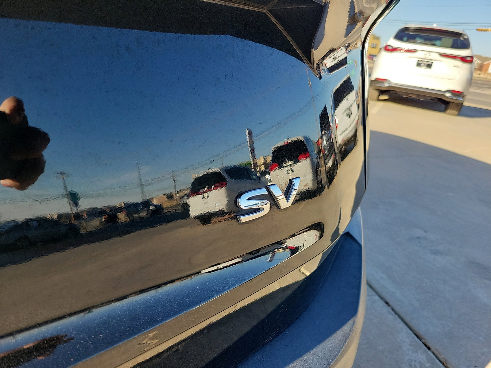 Used 2023 Nissan Rogue SV image 10