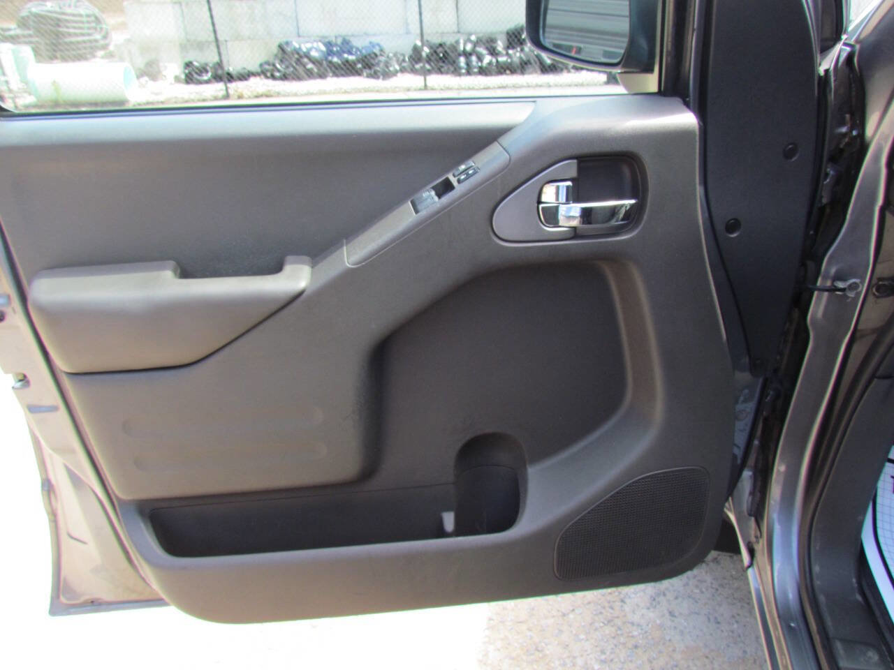 Used 2018 Nissan Frontier SV image 11