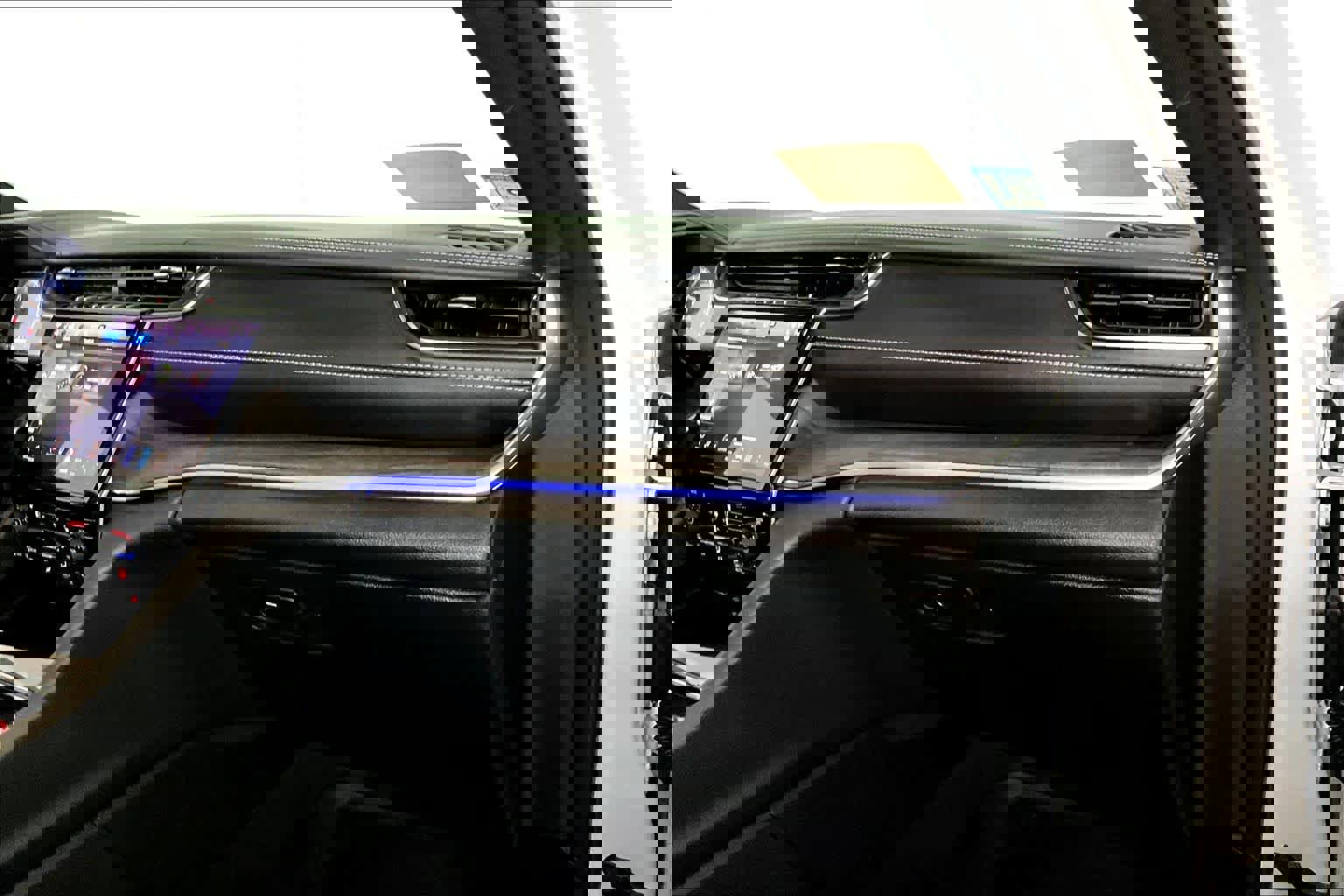 Used 2025 Jeep Grand Cherokee Overland w/ Trailer Tow Package image 18