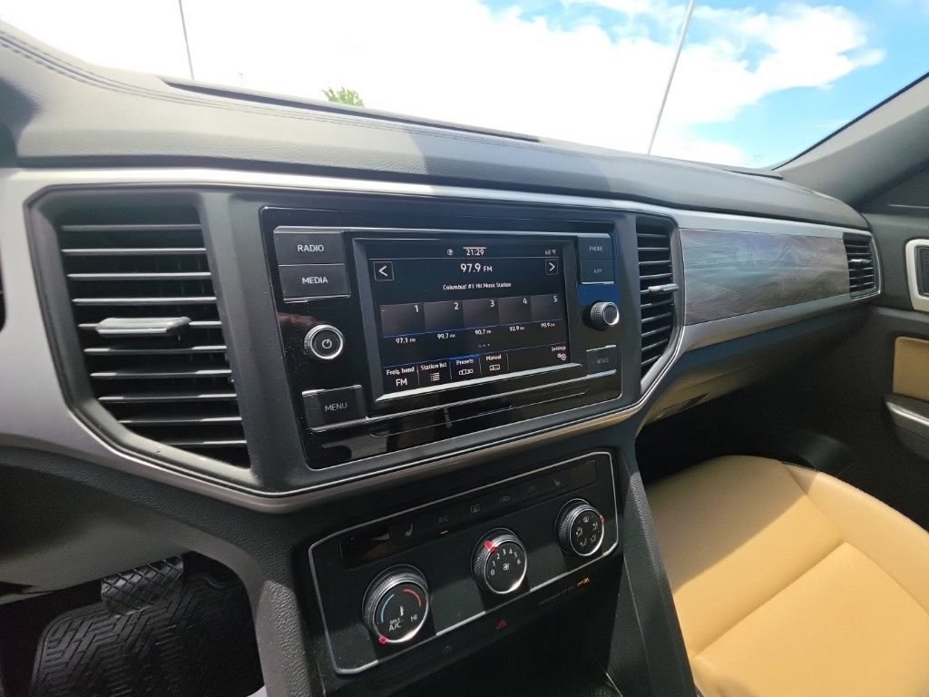 Used 2022 Volkswagen Atlas Cross Sport SE FWD image 19