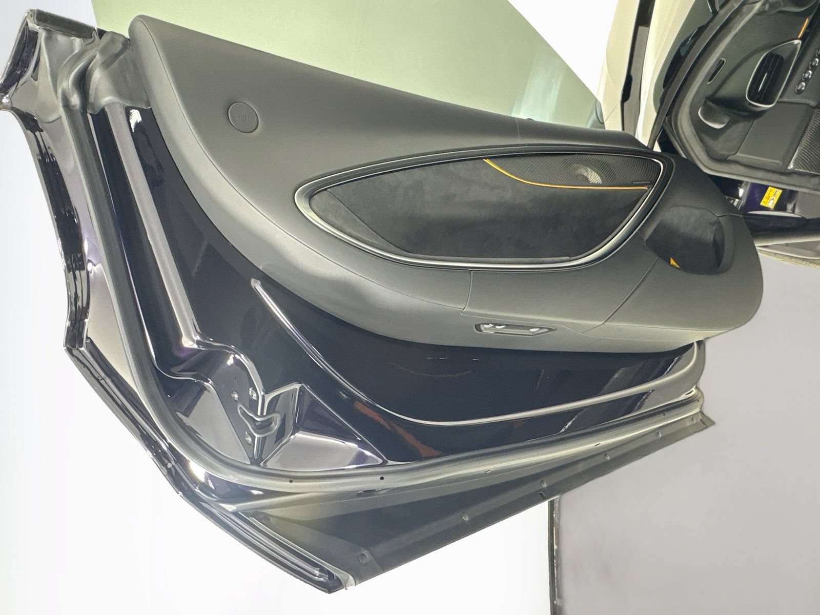Used 2025 McLaren Artura Spider RWD image 15