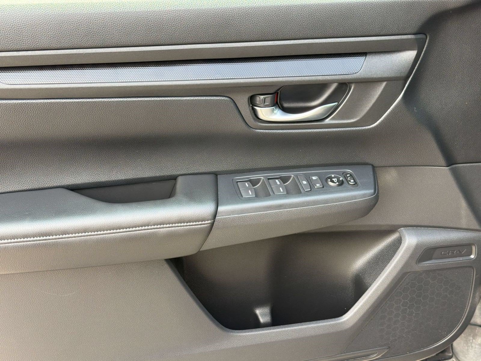 Used 2025 Honda CR-V LX image 14