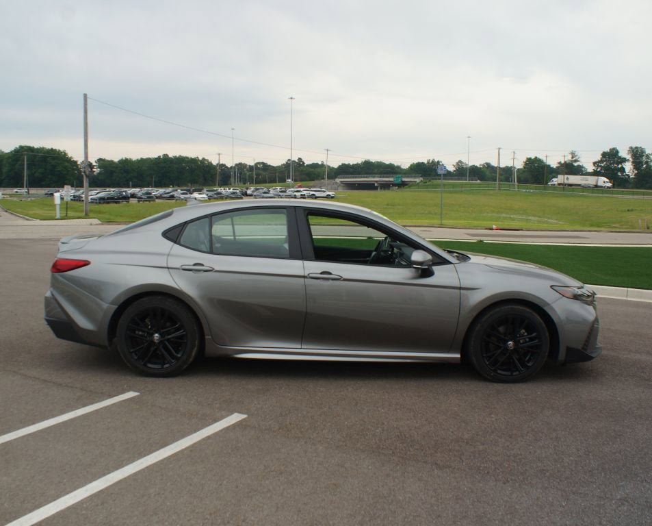 Used 2025 Toyota Camry SE FWD image 20