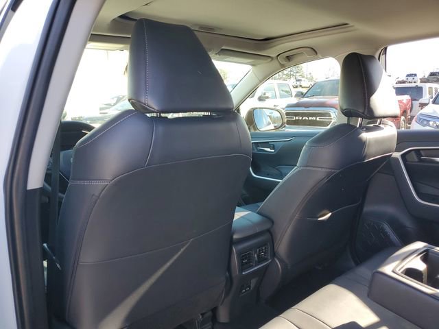 Used 2022 Toyota RAV4 XLE Premium image 12
