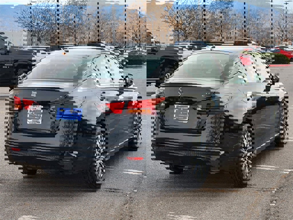 Used 2024 Nissan Altima 2.5 SV image 3