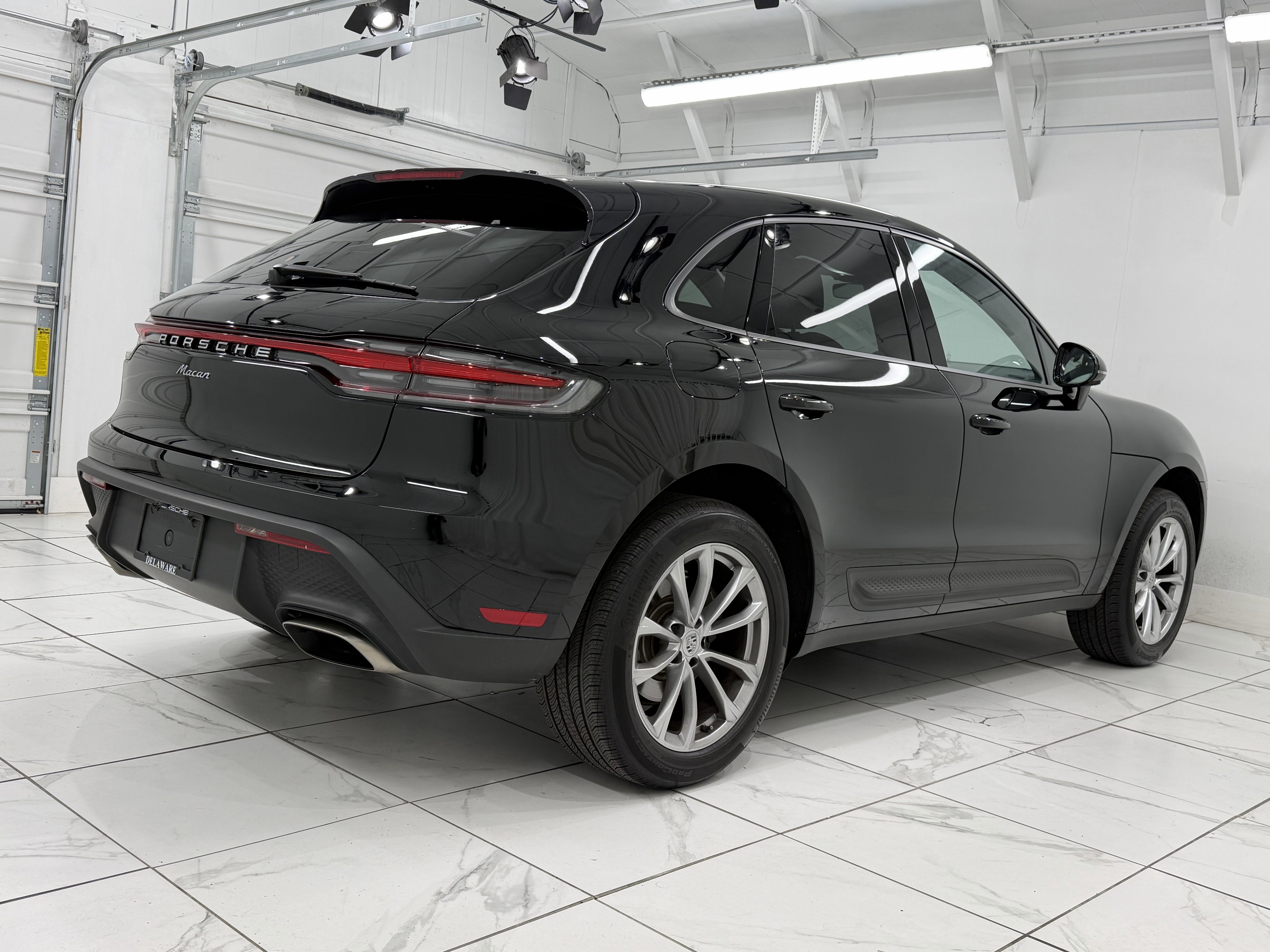 Certified 2025 Porsche Macan image 11