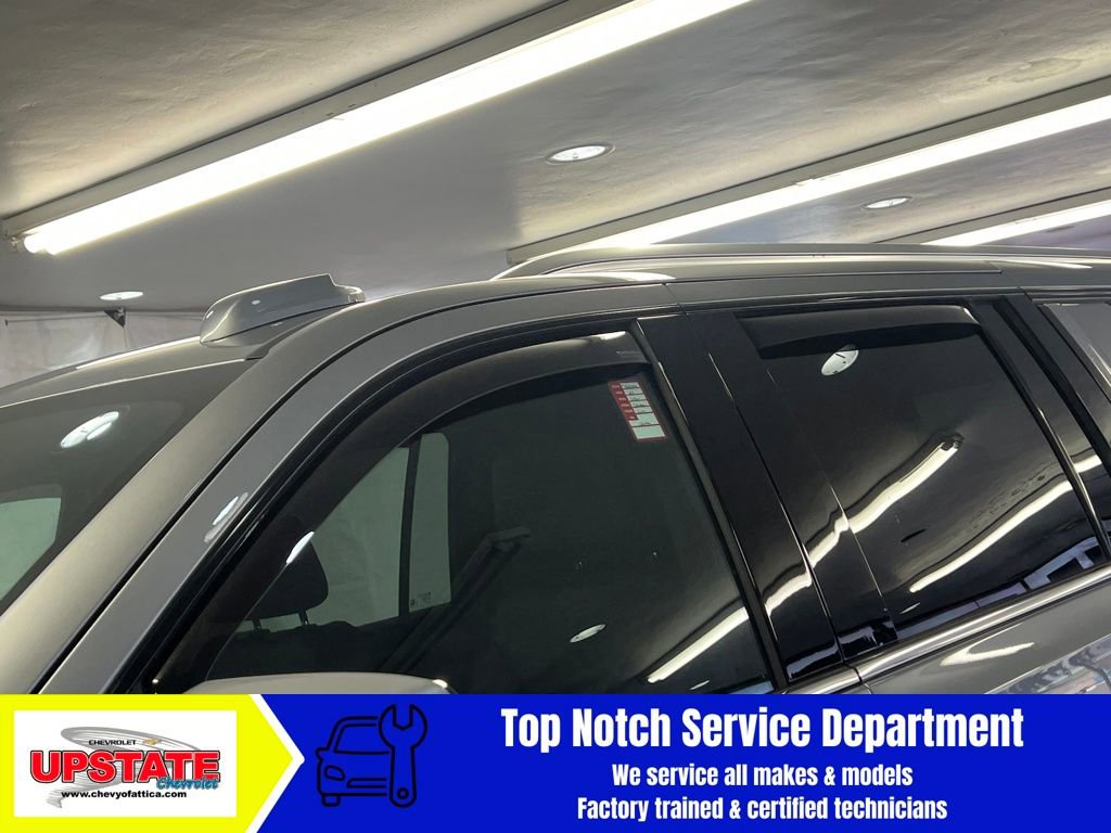 Used 2025 Chevrolet Suburban High Country AWD/4WD image 5