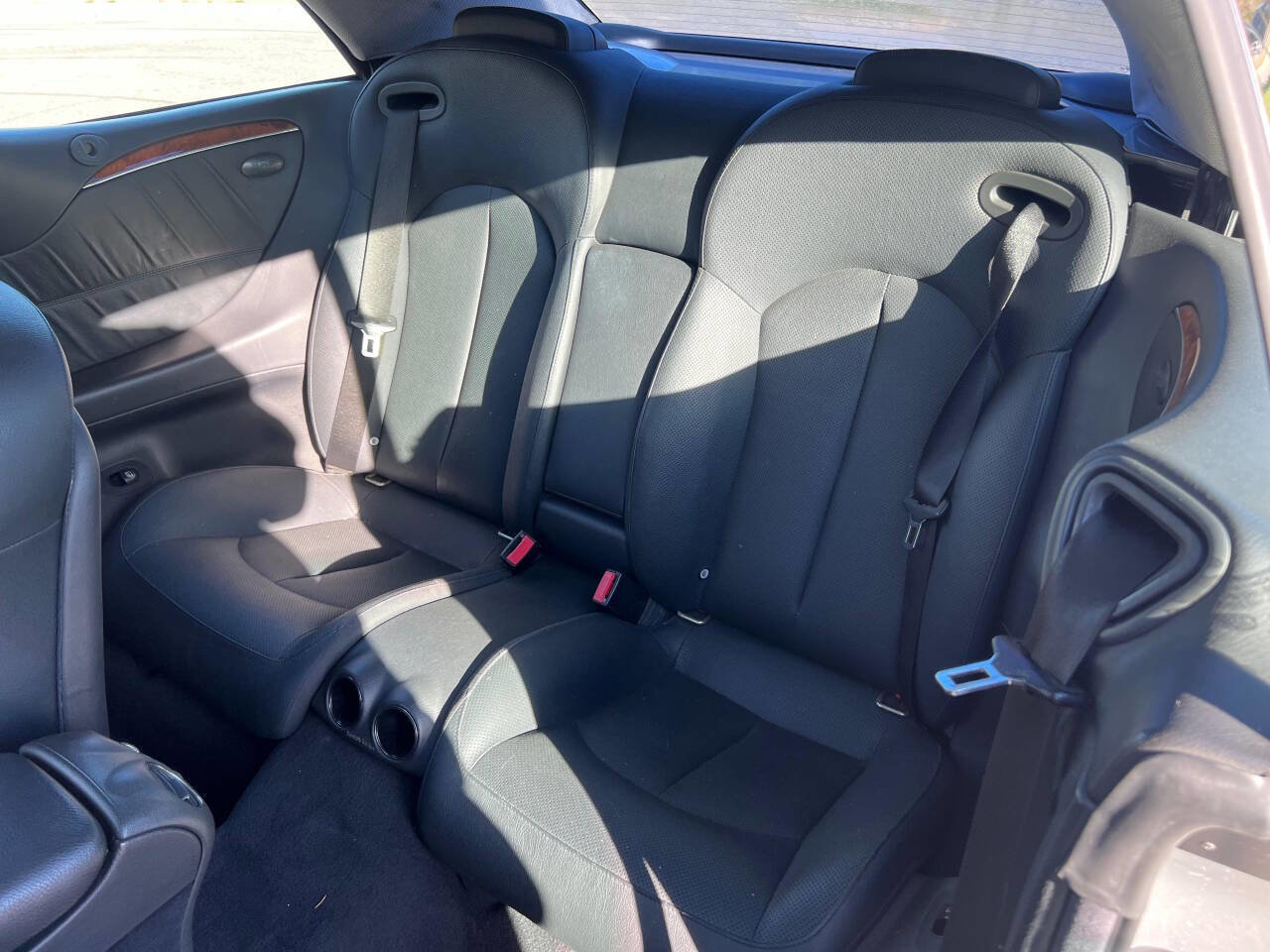 Used 2005 Mercedes-Benz CLK 320 Cabriolet image 16