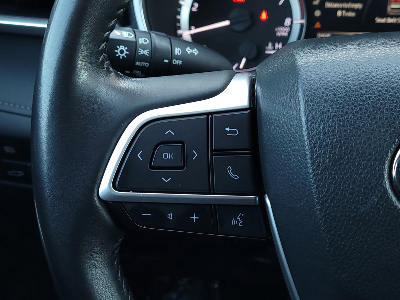 Certified 2023 Toyota Highlander XLE image 25