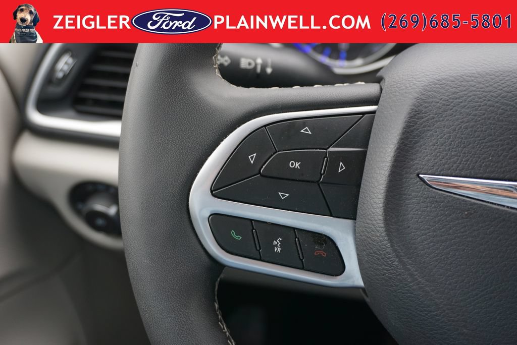 Used 2024 Chrysler Pacifica Touring-L FWD image 26