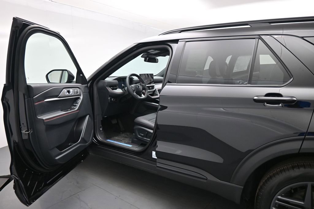 New 2026 Ford Explorer ST-Line w/ ST-Line Street Pack RWD image 8