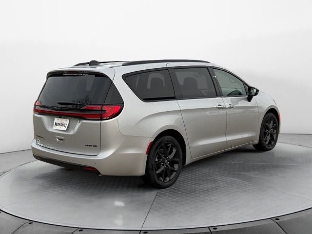 New 2026 Chrysler Pacifica Limited w/ S Appearance Package FWD image 3