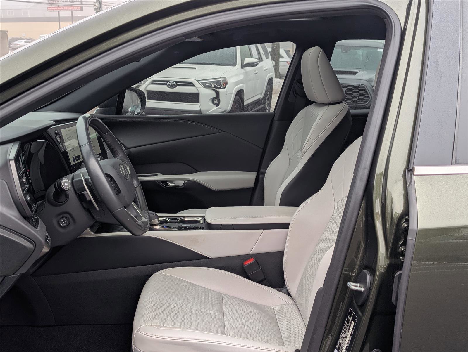 Certified 2023 Lexus RX 350h 350h Premium AWD w/ Accessory Package (K3) image 16