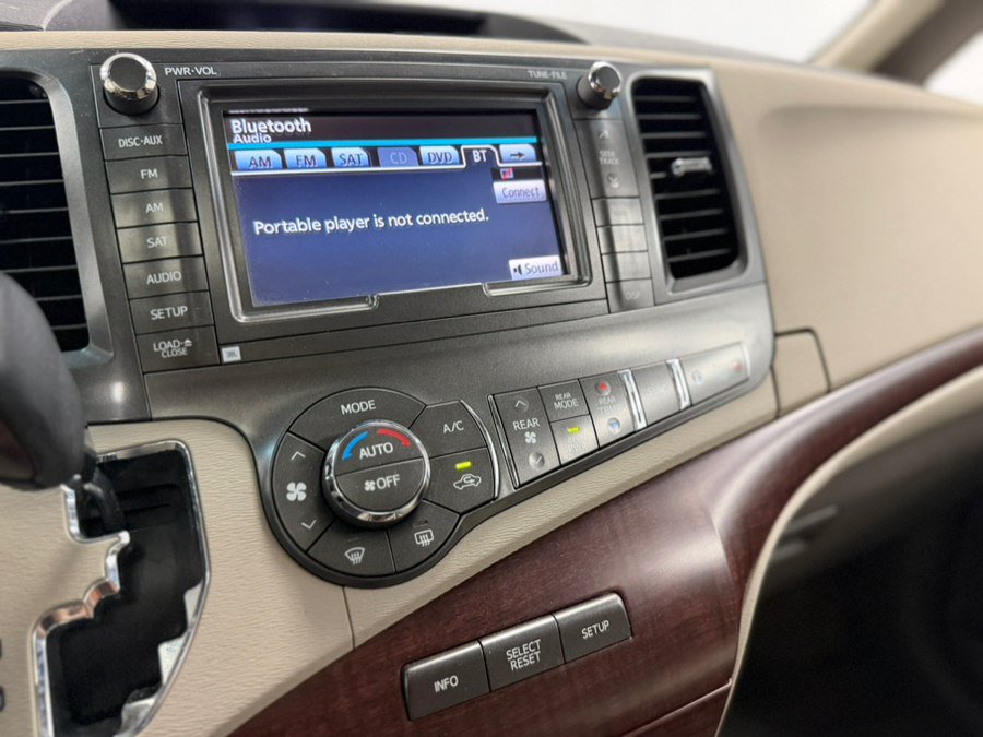 Used 2011 Toyota Sienna XLE w/ Premium Pkg AWD/4WD image 59
