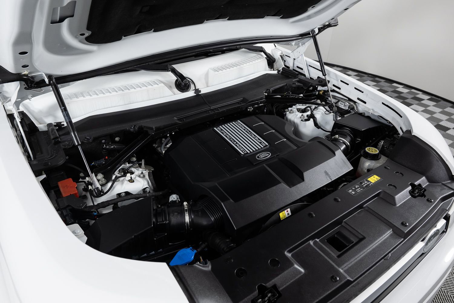 Used 2024 Land Rover Defender 110 SE image 40