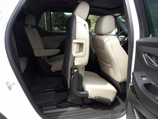 Certified 2022 Chevrolet Traverse LT w/ LT Premium Package FWD image 36
