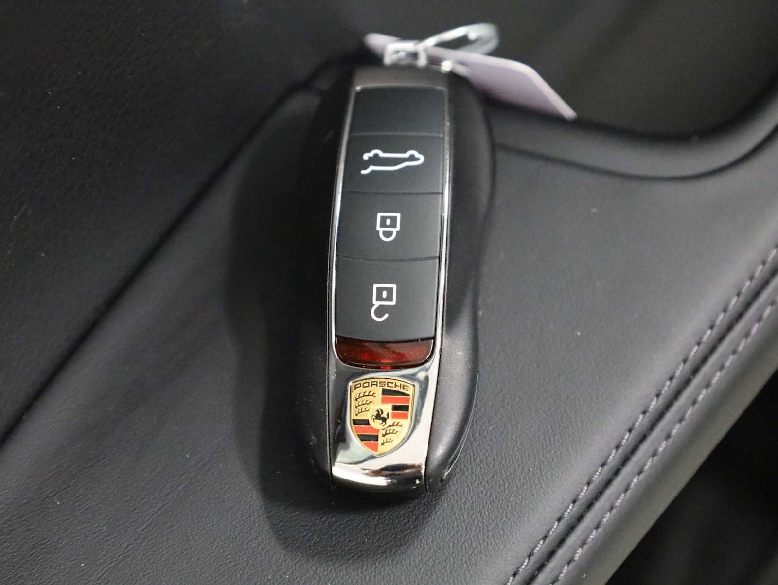 Certified 2026 Porsche Macan AWD/4WD image 43